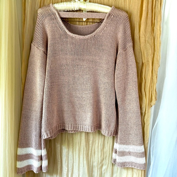 ALYA Pink Sweater with bell Sleeves (L) white details, accent back cutout! - Picture 1 of 12